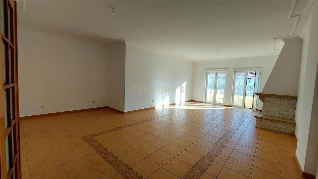 Apartamento T4 na Rua Moinho do Zangão, Nº 13, Quinta da Beloura 2 - São Pedro Penaferrim (Sintra) - Image 5