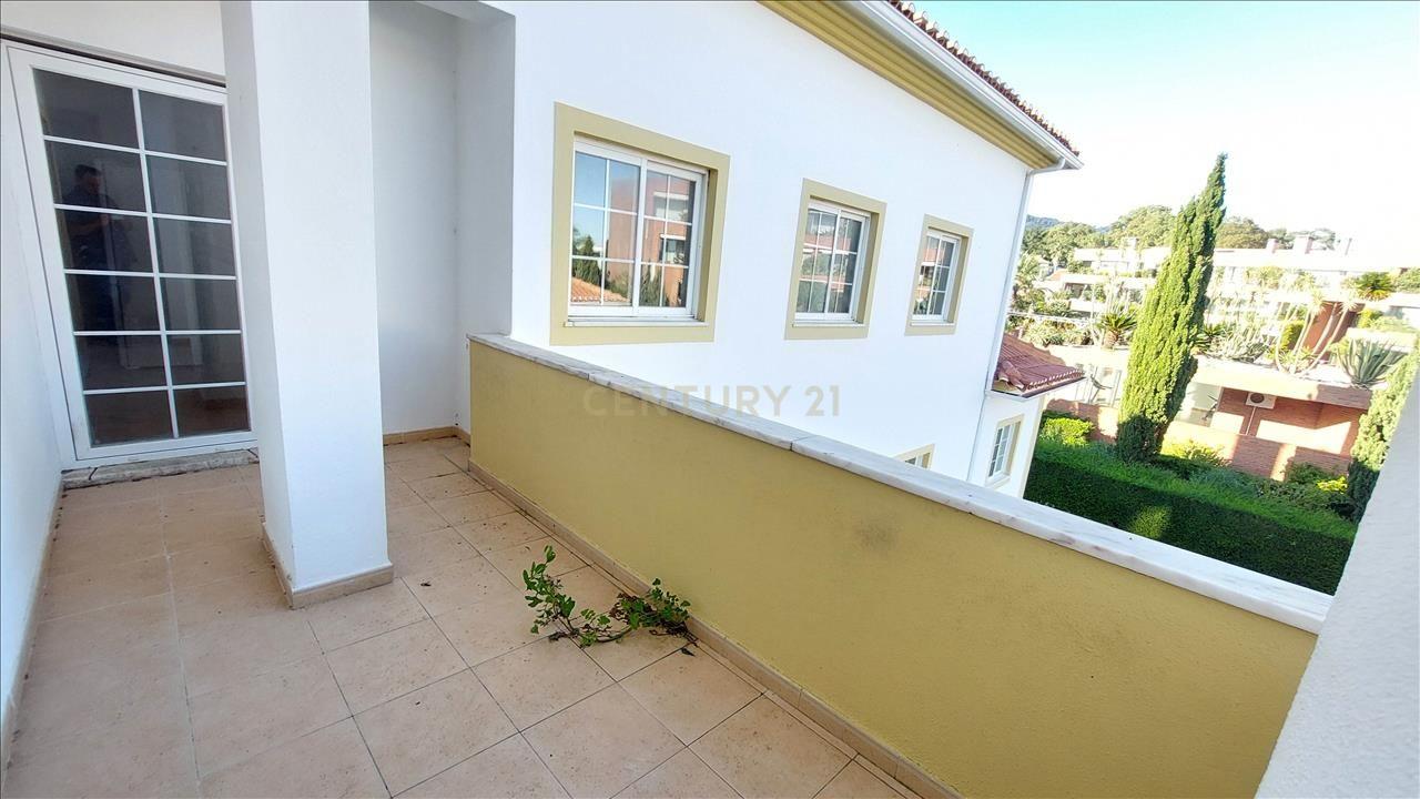 Apartamento T4 na Rua Moinho do Zangão, Nº 13, Quinta da Beloura 2 - São Pedro Penaferrim (Sintra) - Image 9