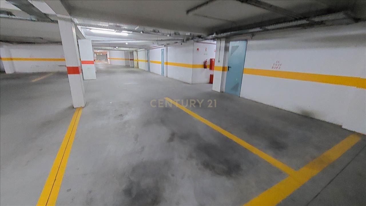 Apartamento T4 na Rua Moinho do Zangão, Nº 13, Quinta da Beloura 2 - São Pedro Penaferrim (Sintra) - Image 17