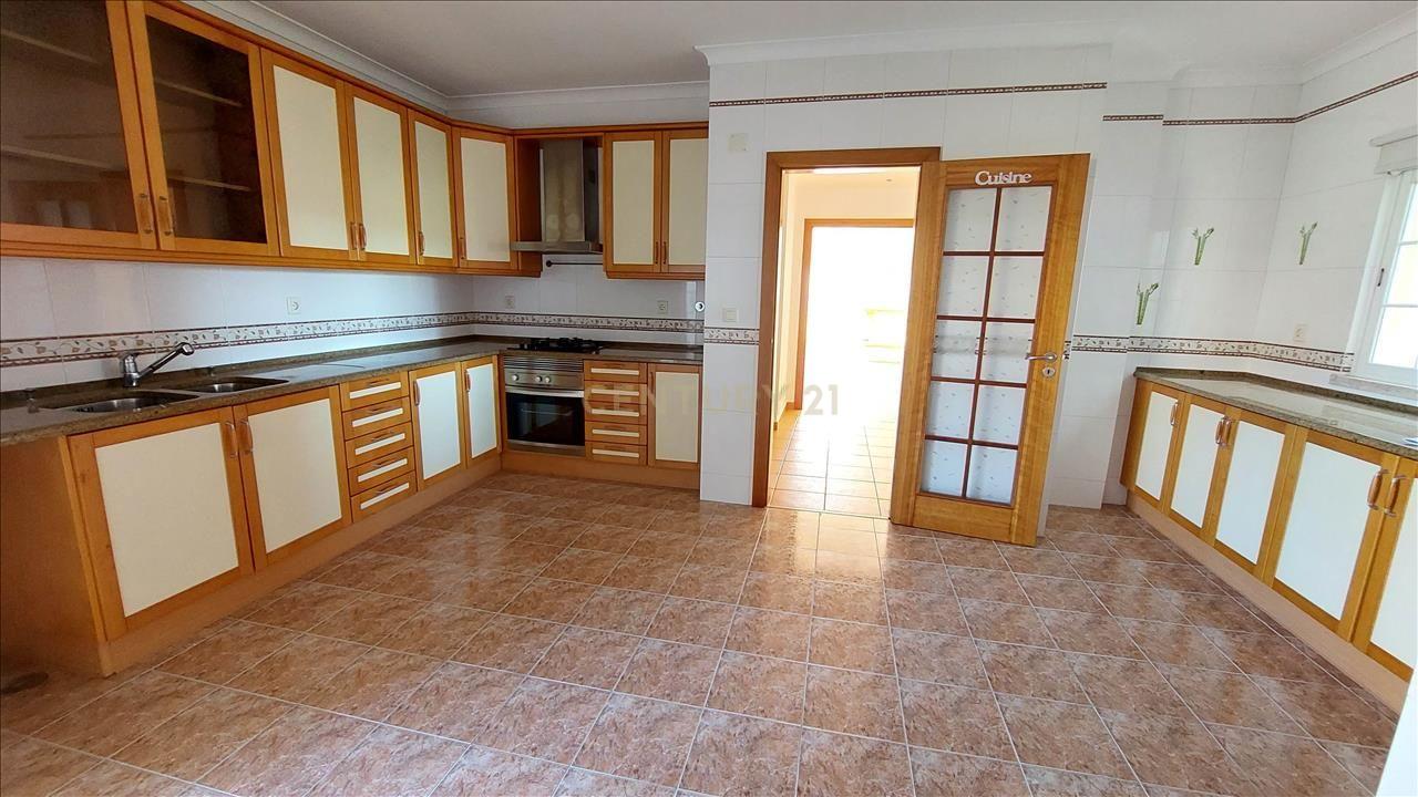 Apartamento T4 na Rua Moinho do Zangão, Nº 13, Quinta da Beloura 2 - São Pedro Penaferrim (Sintra) - Image 7
