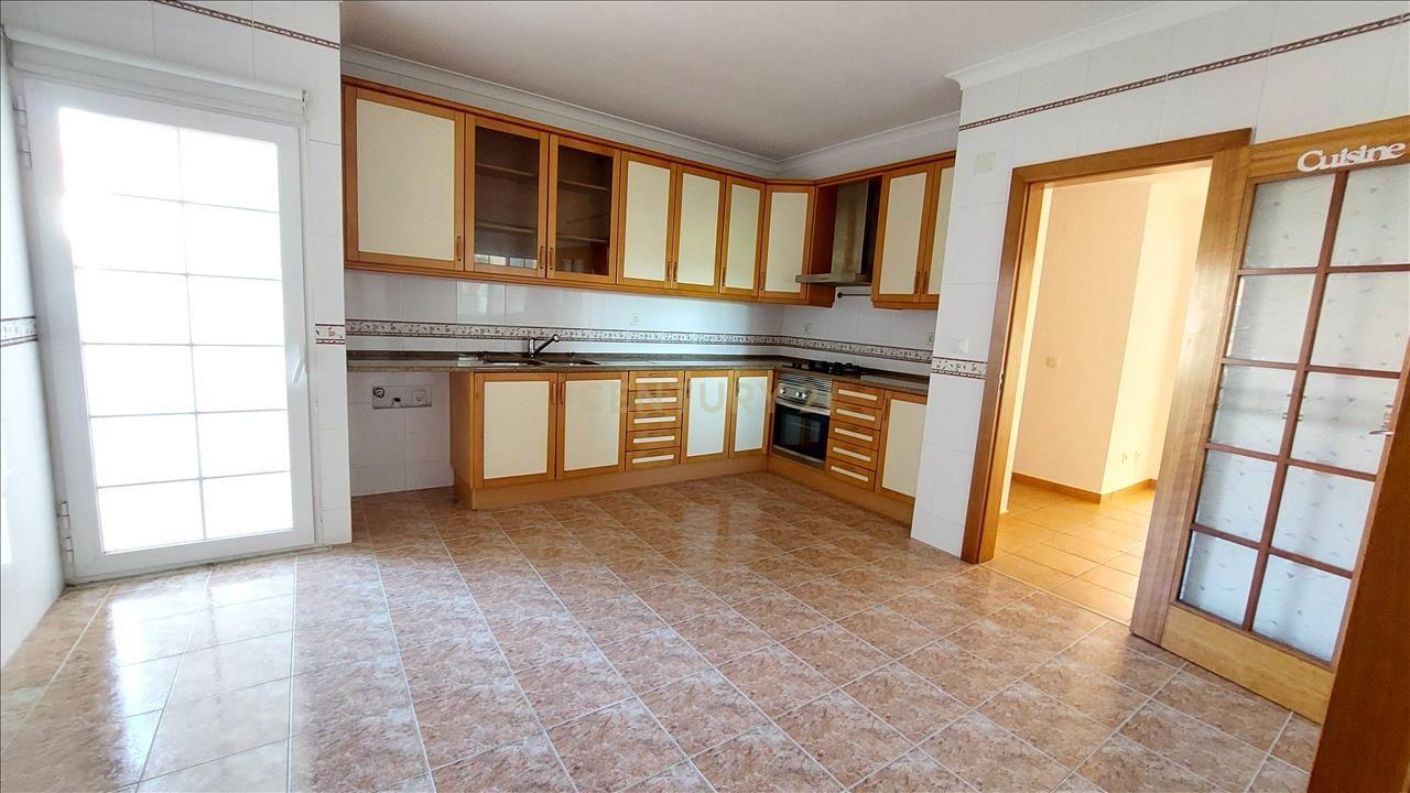 Apartamento T4 na Rua Moinho do Zangão, Nº 13, Quinta da Beloura 2 - São Pedro Penaferrim (Sintra) - Image 6