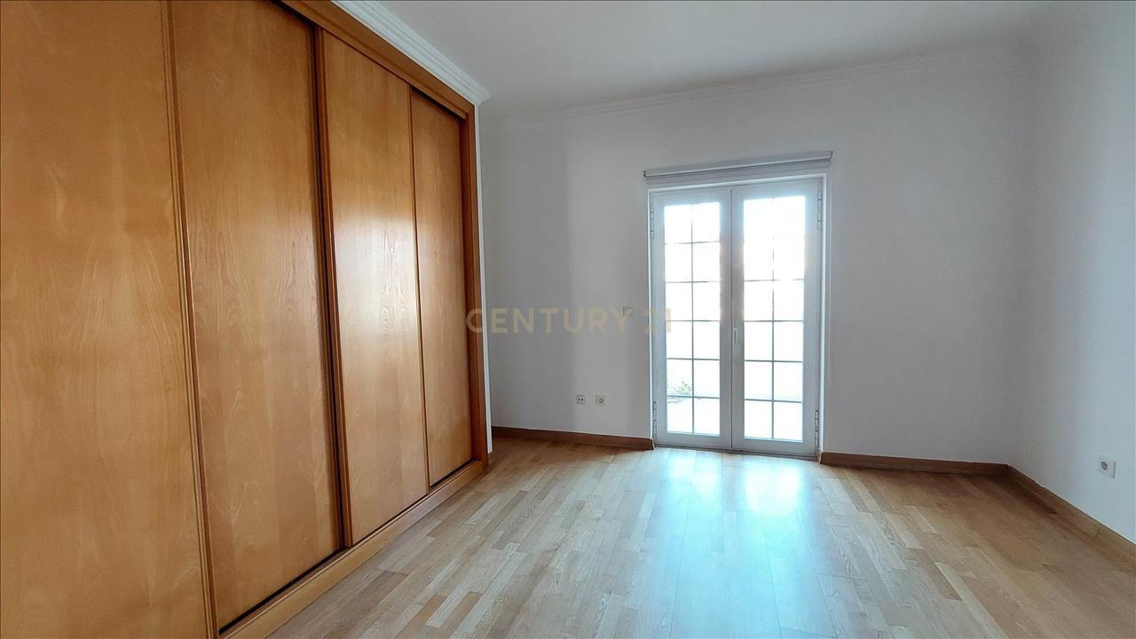 Apartamento T4 na Rua Moinho do Zangão, Nº 13, Quinta da Beloura 2 - São Pedro Penaferrim (Sintra) - Image 12