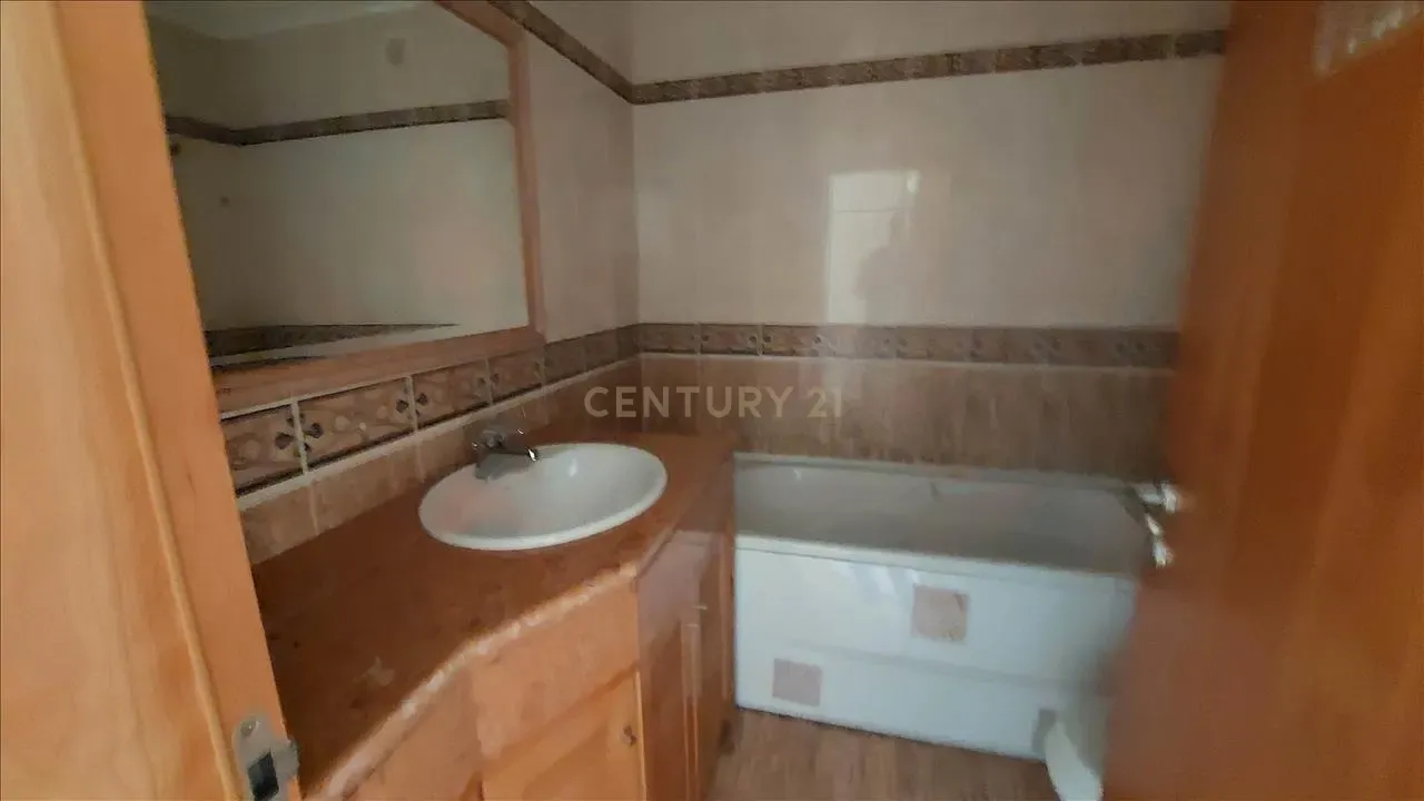 Apartamento T4 na Rua Moinho do Zangão, Nº 13, Quinta da Beloura 2 - São Pedro Penaferrim (Sintra) - Image 16