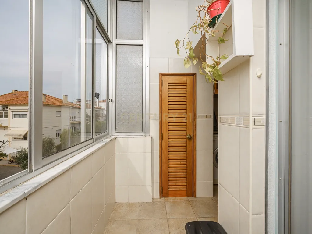 Apartamento T2 na Moita com 2 Varandas e Ponto de Carregamento para Veículos Elétricos - Image 7