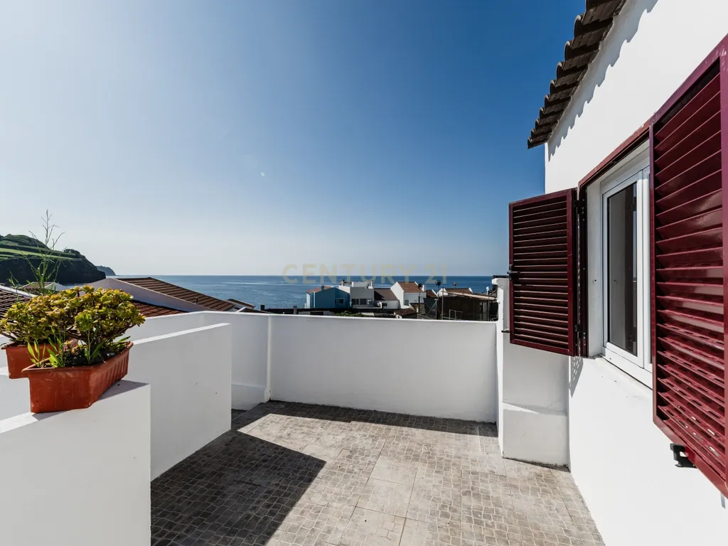 Moradia T3 com Terraço e Vista Mar em Santa Cruz, Lagoa - Image 17