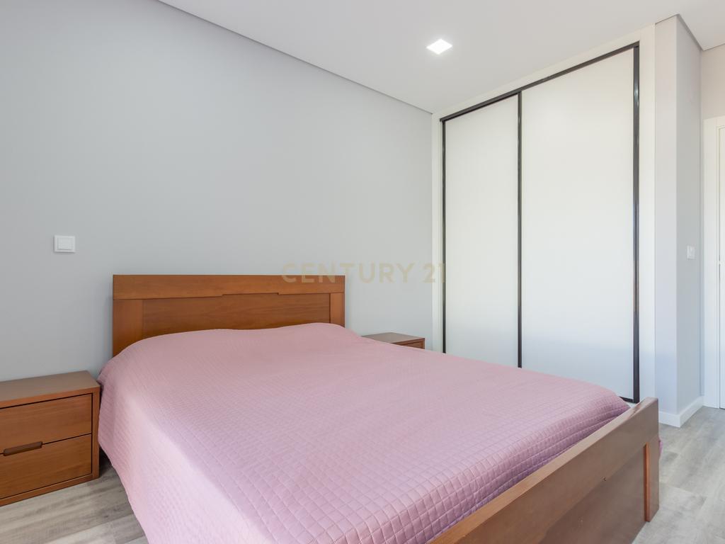 Vila Alegre / Fernão Ferro - Luxuosa moradia isolada térrea de 4 assoalhadas com arquitetura comtemporânea inserida em lote de 2775 m² - Image 25
