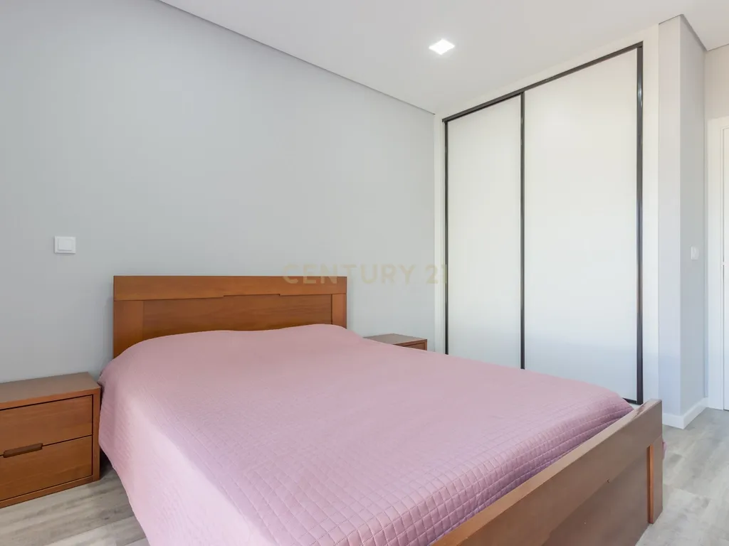 Vila Alegre / Fernão Ferro - Luxuosa moradia isolada térrea de 4 assoalhadas com arquitetura comtemporânea inserida em lote de 2775 m² - Image 25