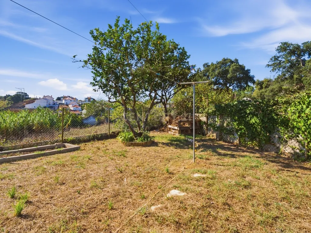 Moradia T7 de dois pisos com garagem, jardim e anexos | Terreno 894 m² na Paz em Mafra - Image 43