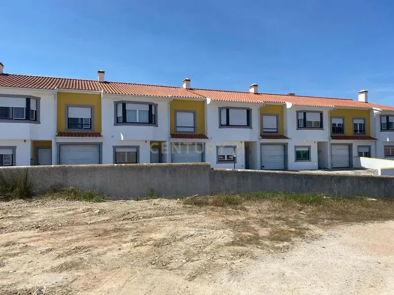 Moradia T4 - Image 1