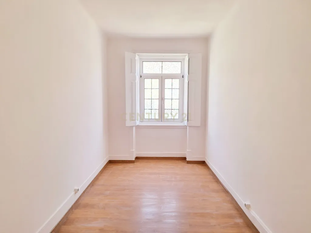 Apartamento T3+2 para Arrendamento em Campolide - Image 8