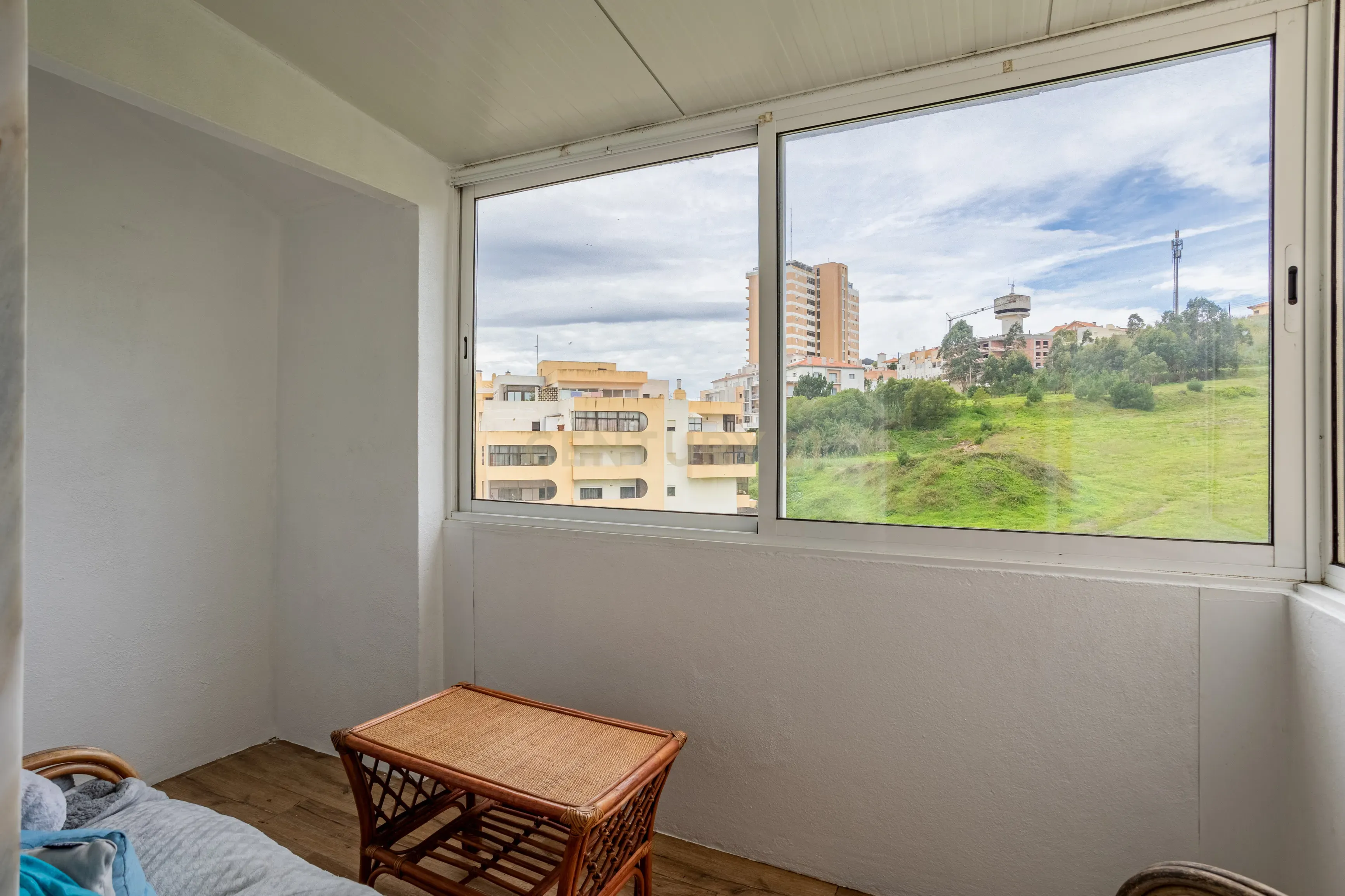 Apartamento T2 na Nazaré - Totalmente Remodelado com Vista Mar - Image 14