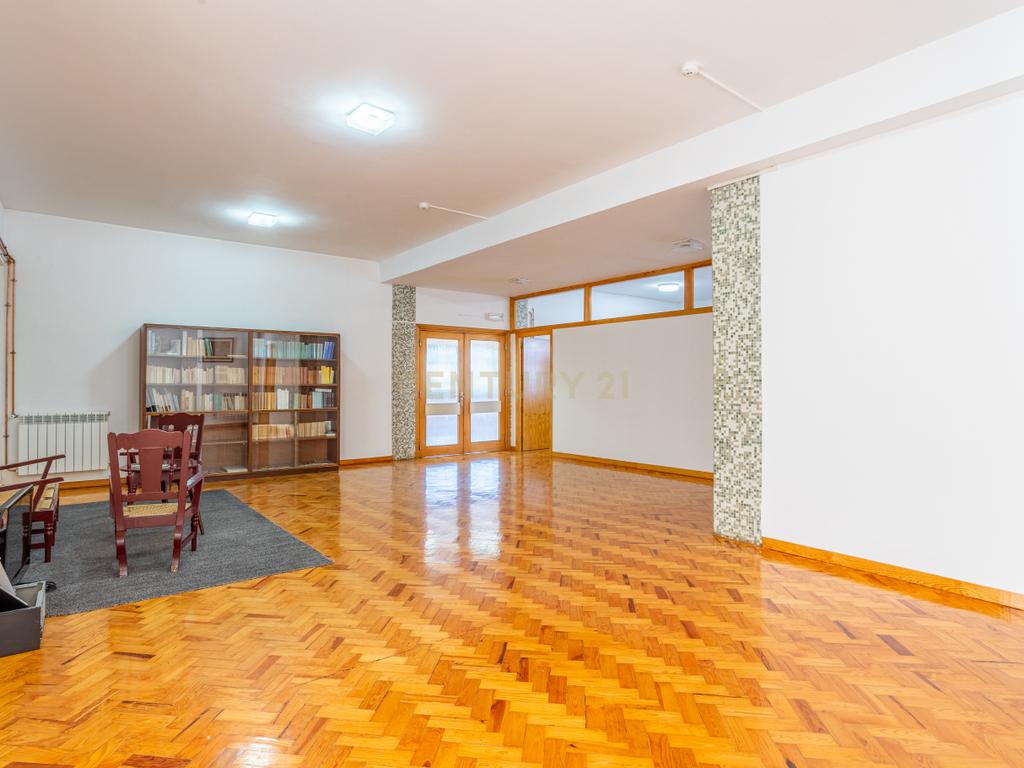 Prédio no Centro de Portalegre para investimento - Image 9