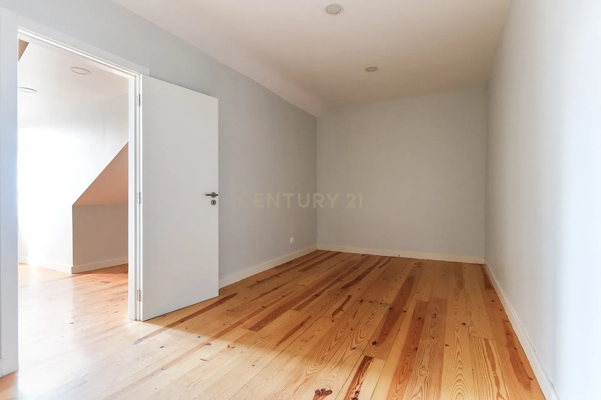Apartamento T4 Totalmente Remodelado no 4º Andar - Image 20