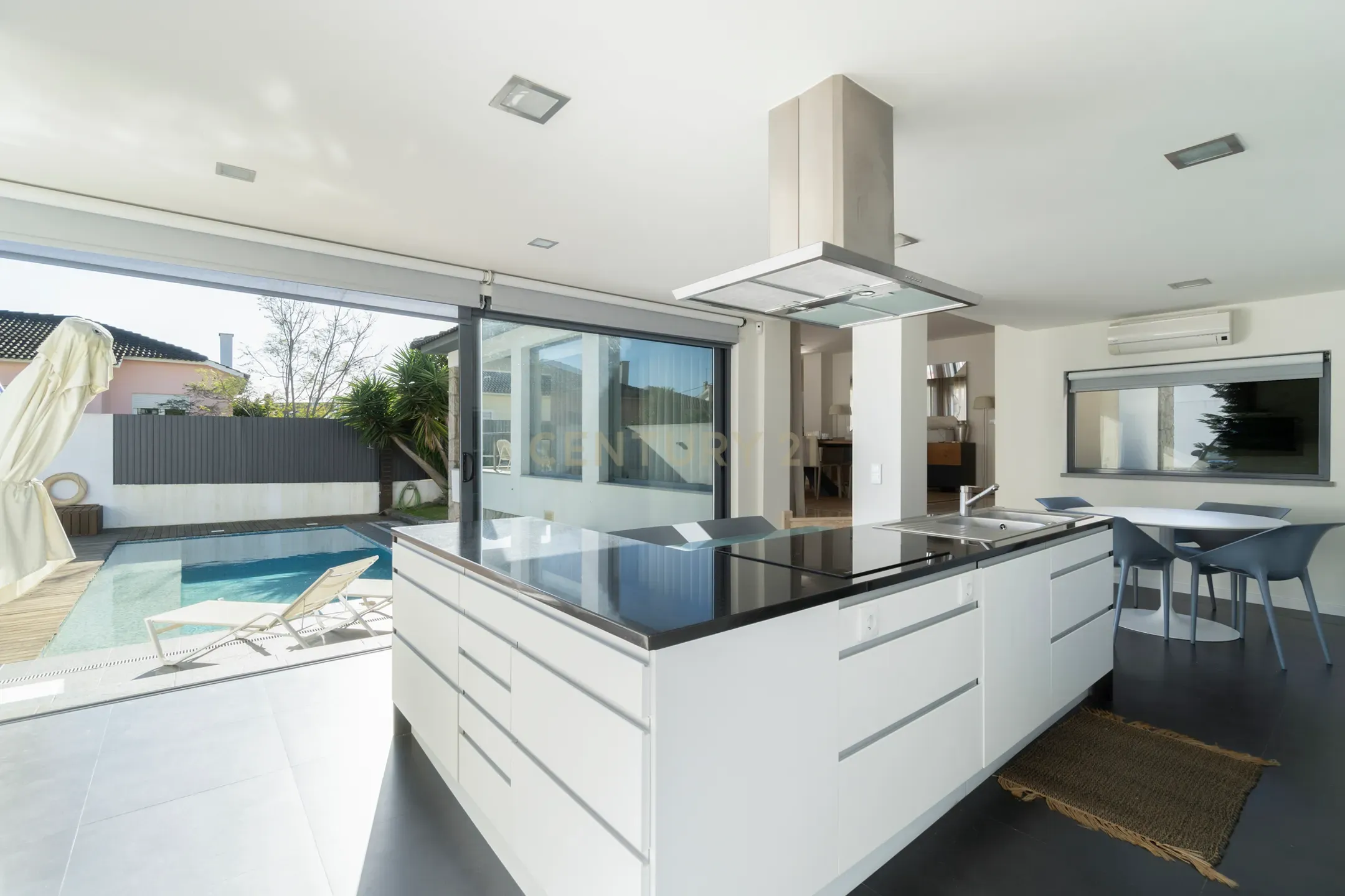 🏡 Luxo em Cada Detalhe: Moradia Exclusiva em Birre, Cascais - Image 3