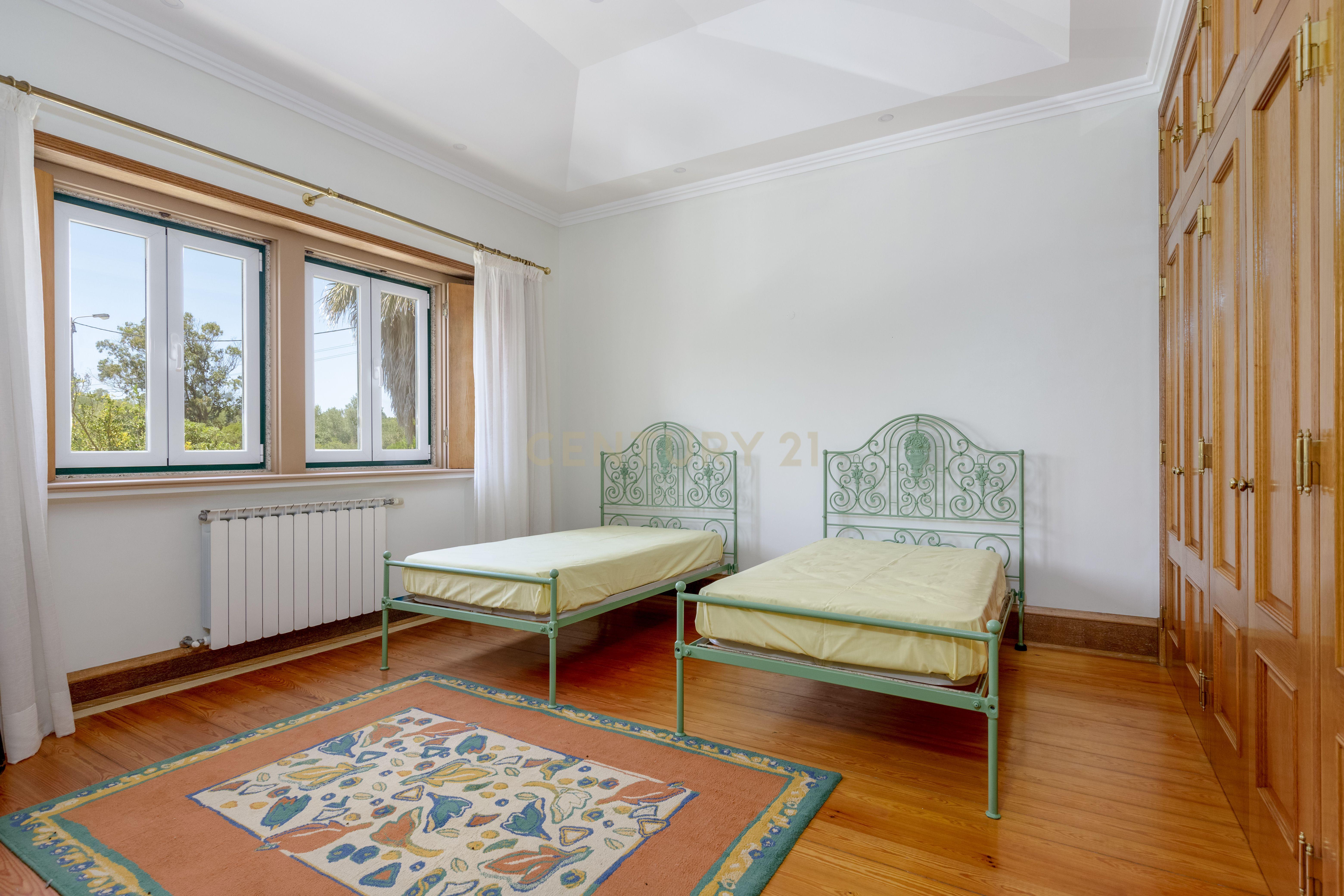 MORADIA T4 + 1 COM JARDIM, VÁRZEA DE SINTRA - Image 15