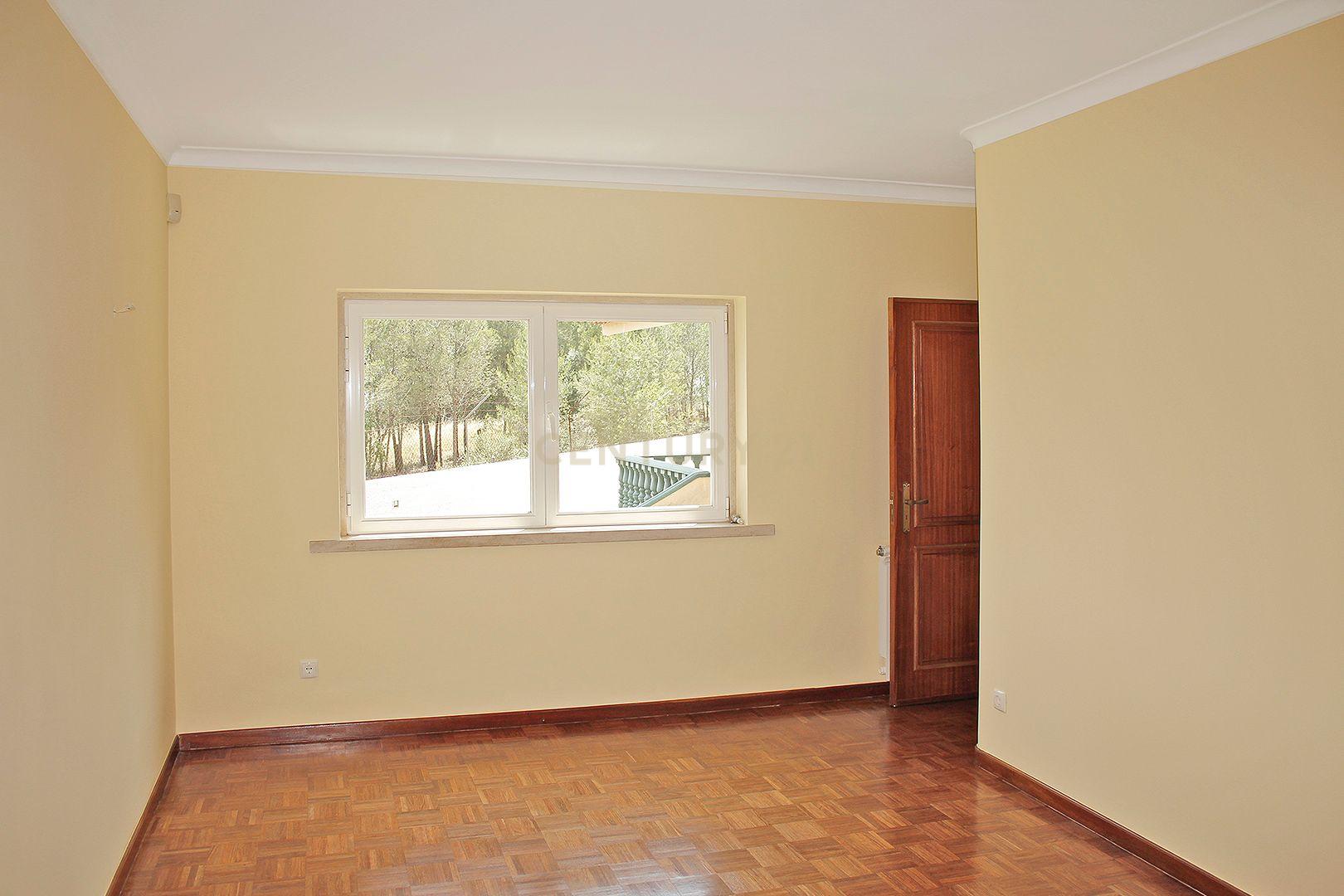MORADIA TERREA T4+2 | PISCINA | TERRENO 2.000 m2 | CASCAIS | JARDIM | GARAGEM - Image 21