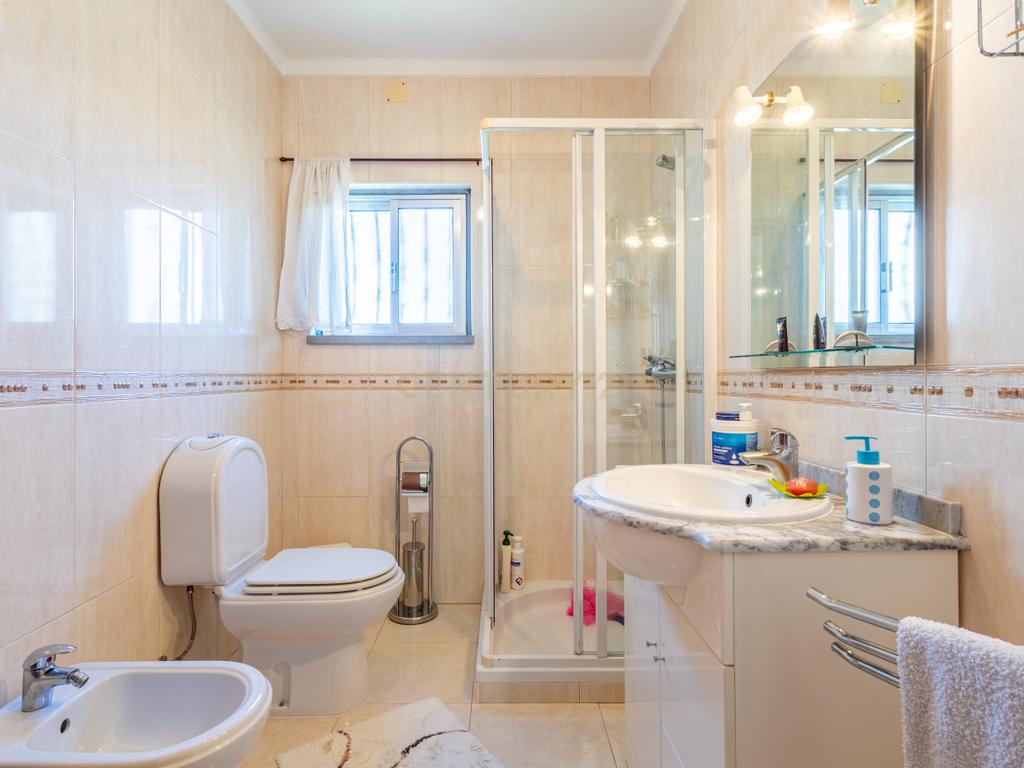 Quinta com 25.800M2 com moradia T6 em Casével, Santarém. - Image 63