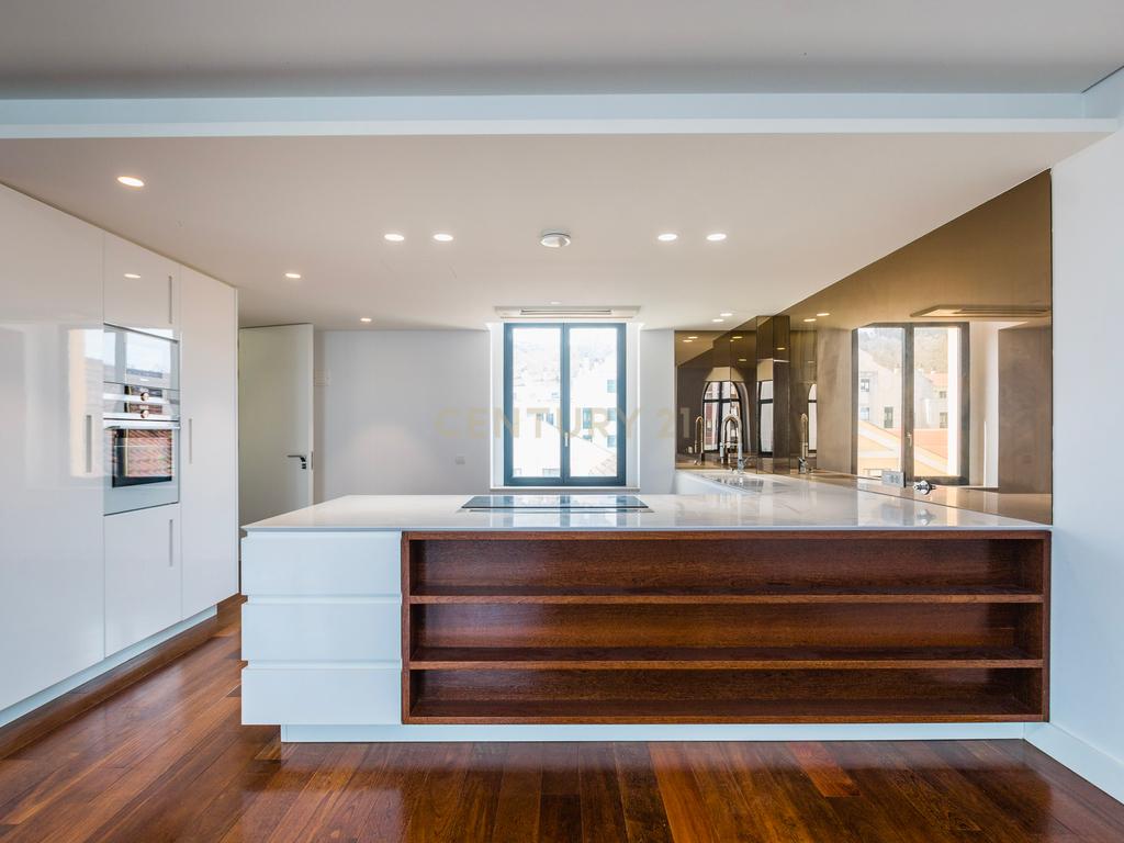 T2 Duplex | Moagem Heritage | Edifício Único e Icónico | Coração de Leiria - Image 17