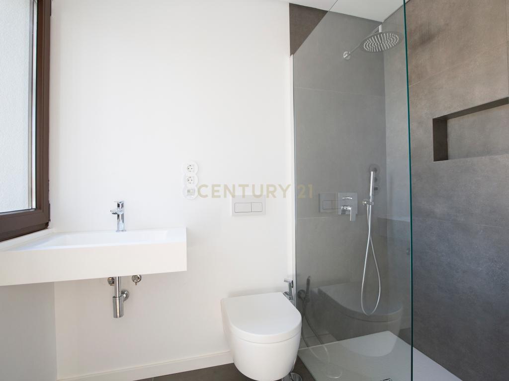 Moradia T3+1 em Murches | Lote 340m² | Piscina | Jardim | Garagem - Image 16