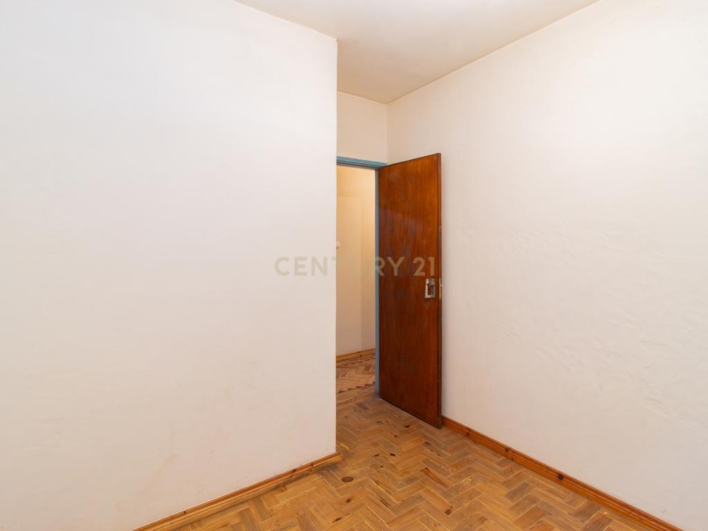 Moradia Isolada T3 em Arrimal, Porto de Mós – Com Terreno, Garagem e Anexos - Image 12