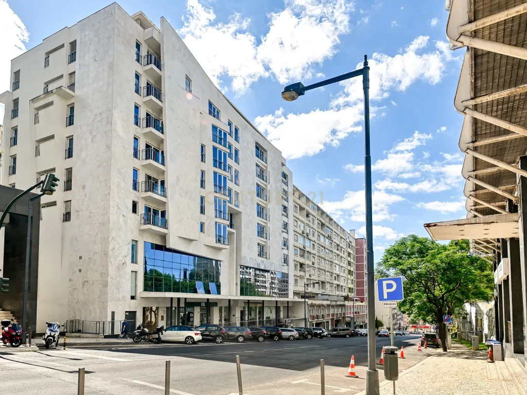 T2 com garagem, para arrendar - Av. Infante Santo (Lisboa) - Image 23