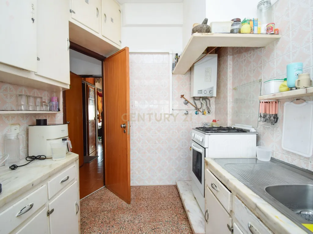 Apartamento T2 em zona central, inserido em prédio com 2 elevadores - Image 11