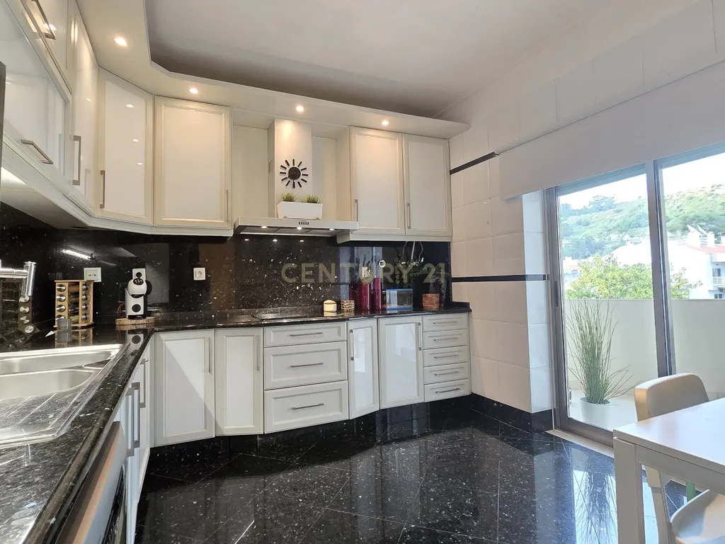 Apartamento Duplex T3 perto do mar na Caparica — Conforto, Elegância, Proximidade da Natureza e Estilo de Vida Descontraído - Image 32