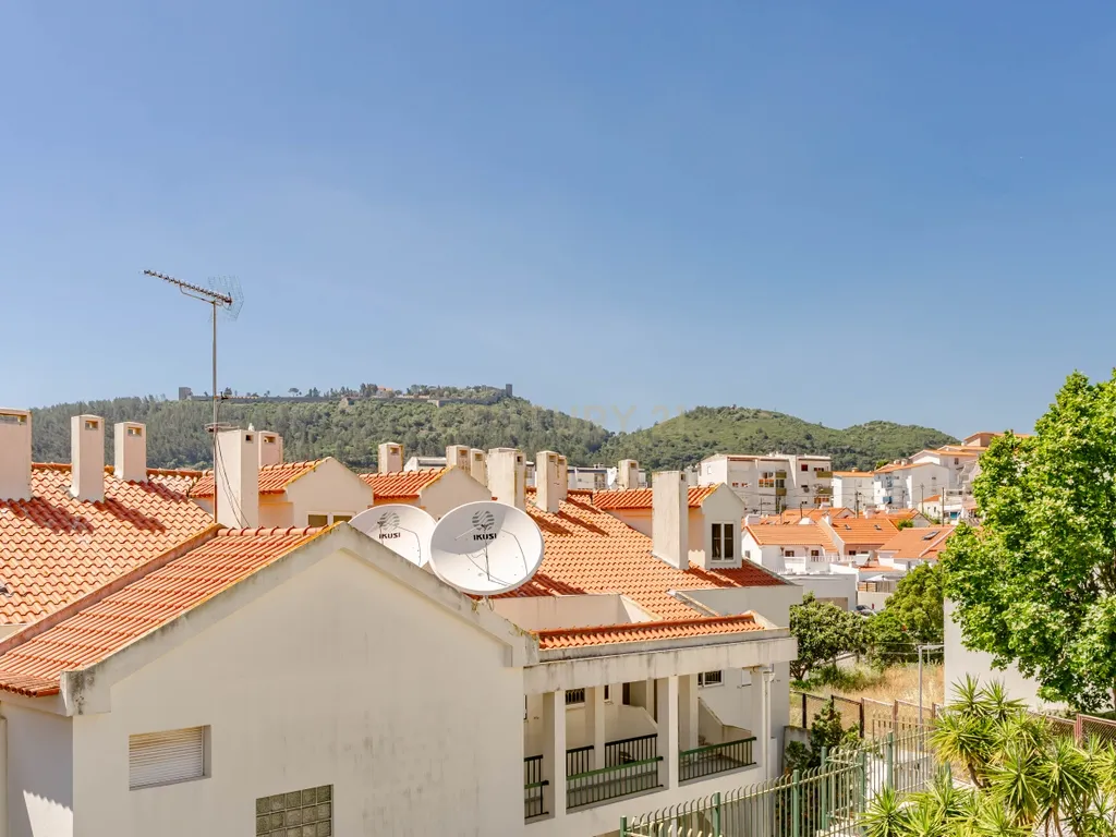 Magnífico T3 Duplex junto a praia de Sesimbra - Image 9