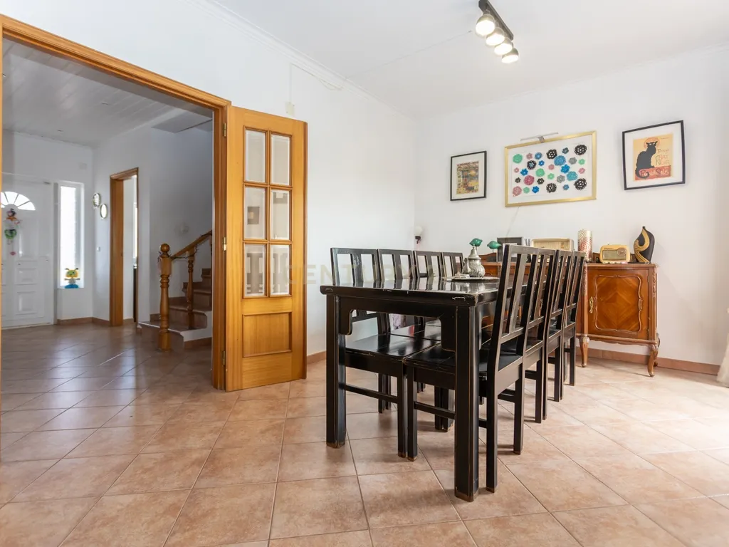 Moradia T5 em Foros de Amora - Image 8