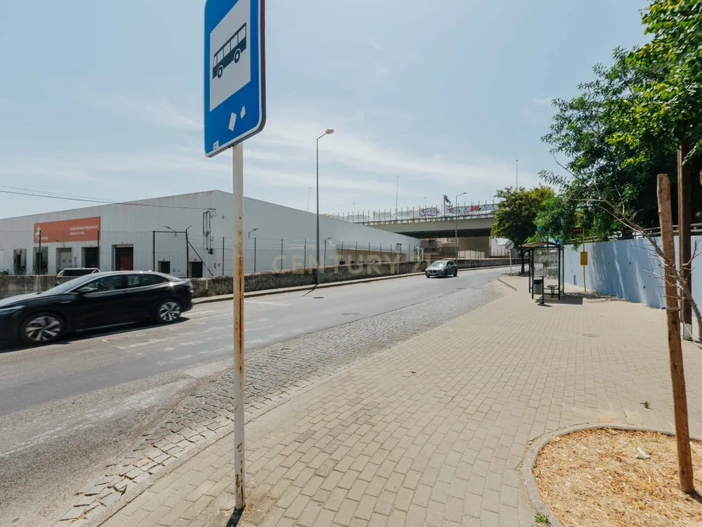 T2 REMODELADO SACAVÉM 5 MINUTOS DO AEROPORTO DE LISBOA - Image 19