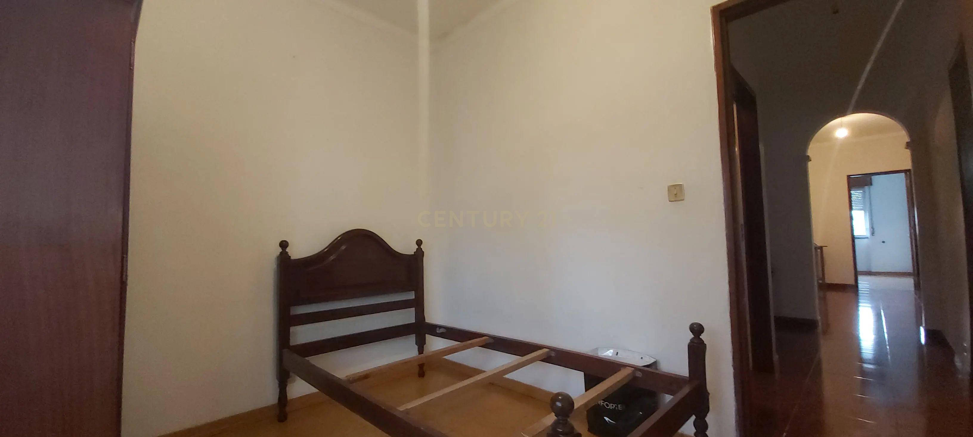 Fotografia 2 de 🌞 Apartamento T4 Luminoso com Excelentes Áreas e Garagem– Zona Premium de Beja