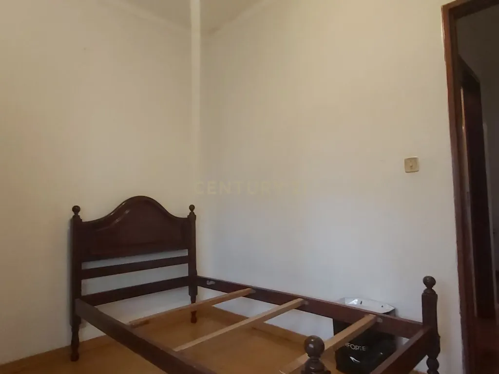 🌞 Apartamento T4 Luminoso com Excelentes Áreas e Garagem– Zona Premium de Beja - Image 2