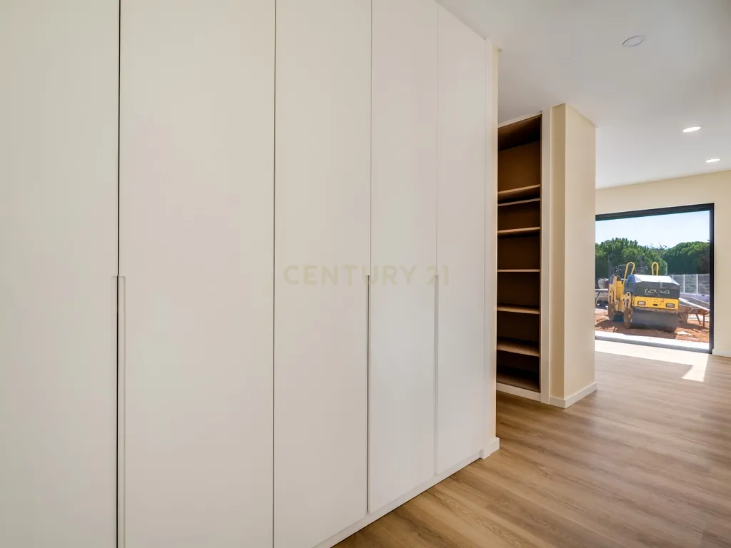Moradia T4+1 de construção nova com piscina infinita | Caramujeira, Lagoa - Image 22