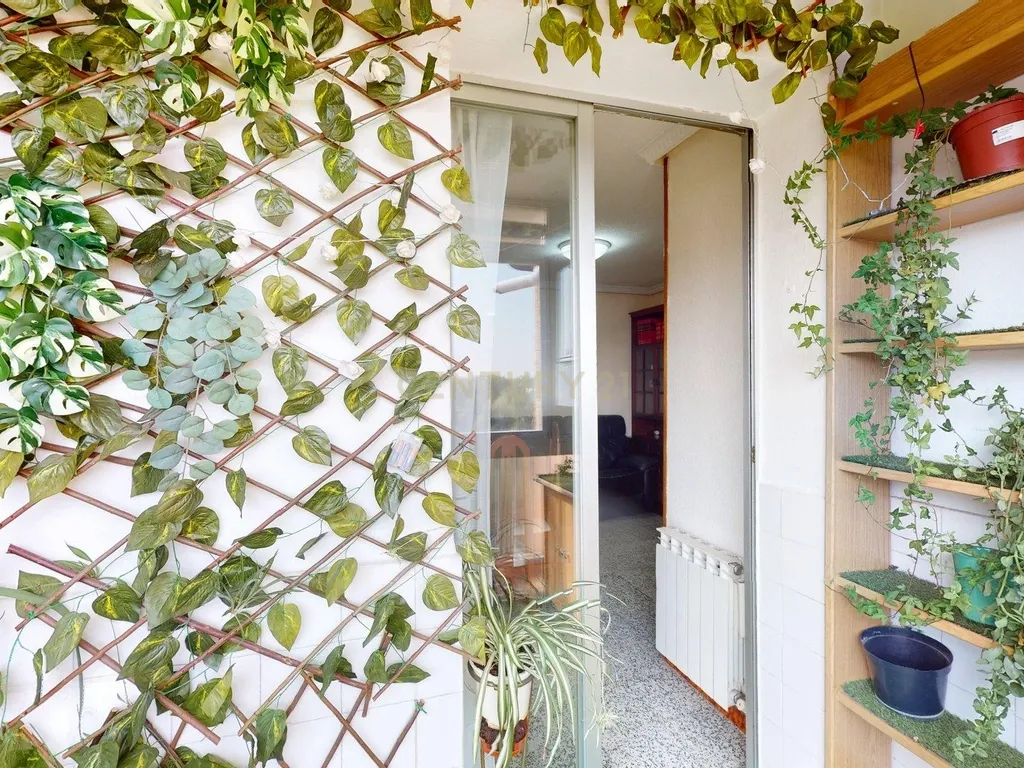 Apartamento T2 com Terraço em Madrid - Oportunidade de Recuperação - Image 12