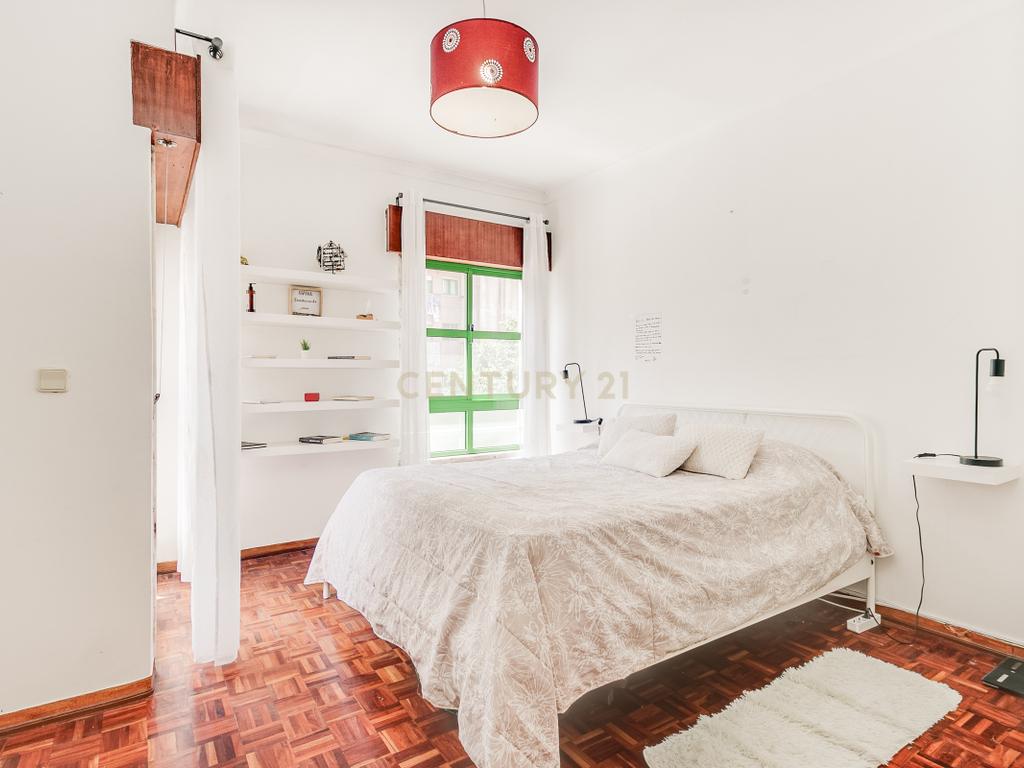 Apartamento T3 com boas áreas, varandas e arrecadação – Rinchoa, Rio de Mouro - Image 18