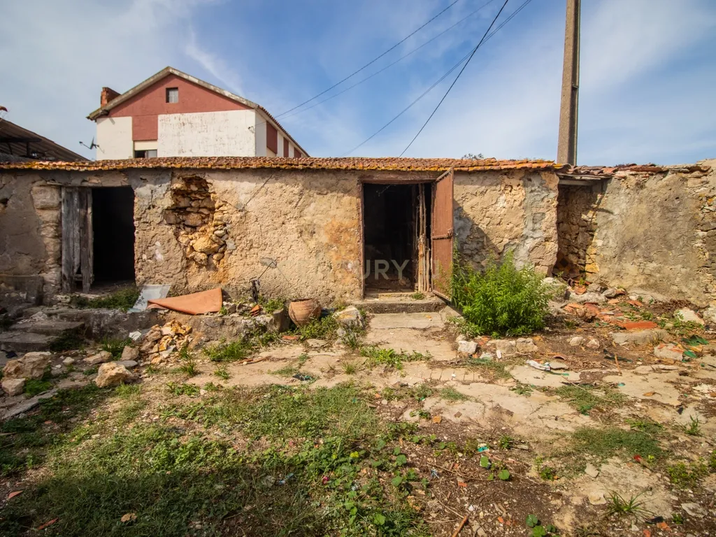 Casa típica portuguesa para remodelação a poucos minutos das praias da Figueira da Foz - Image 19