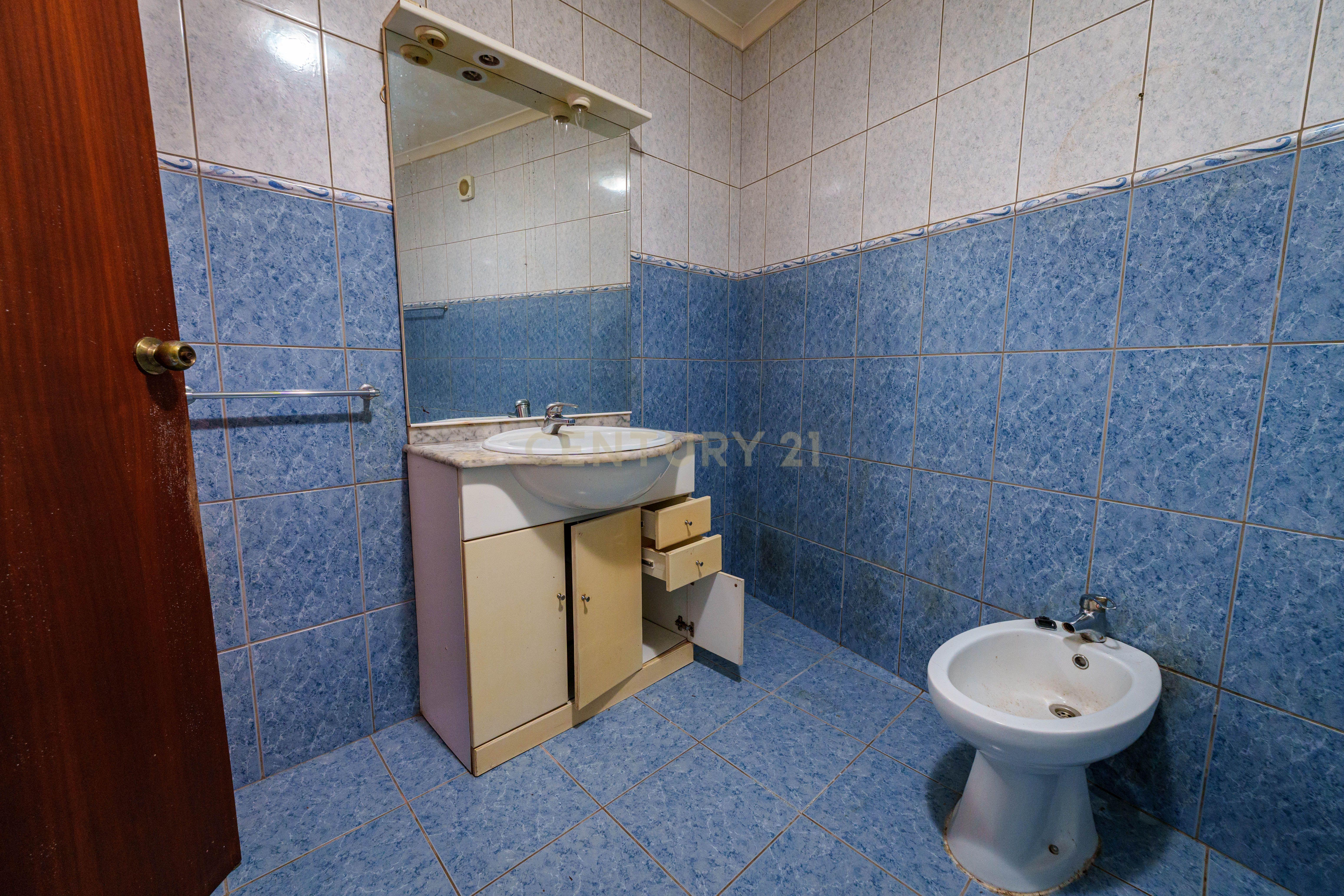 Fotografia 9 de Oportunidade Única: Moradia T2 no Centro da Vila do Nordeste 🔑🏠