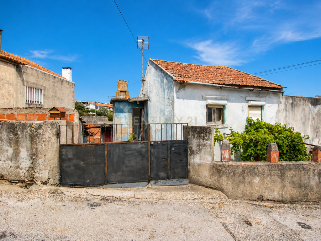 Moradia para recuperar com 250 m² em Vila Verde – Figueira da Foz - Image 3