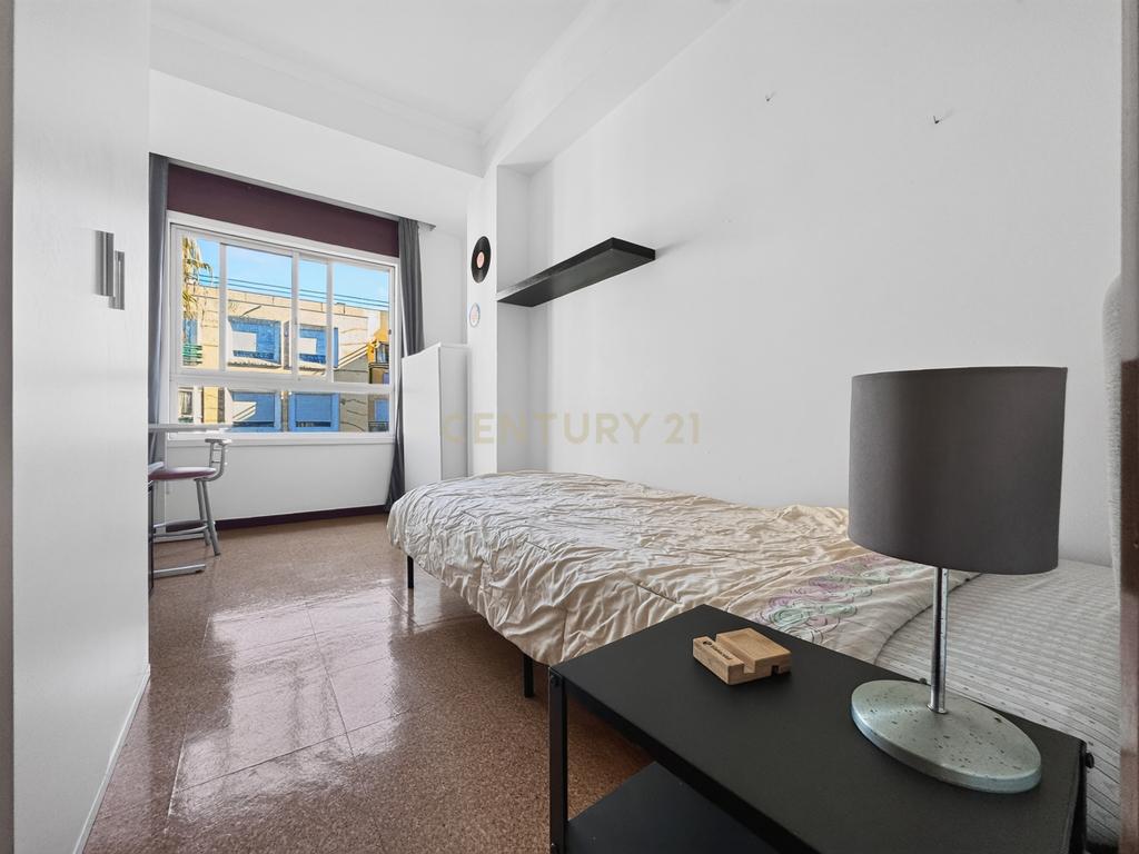 Apartamento T3 Duplex com Vista Desafogada no Monte da Caparica - Image 40