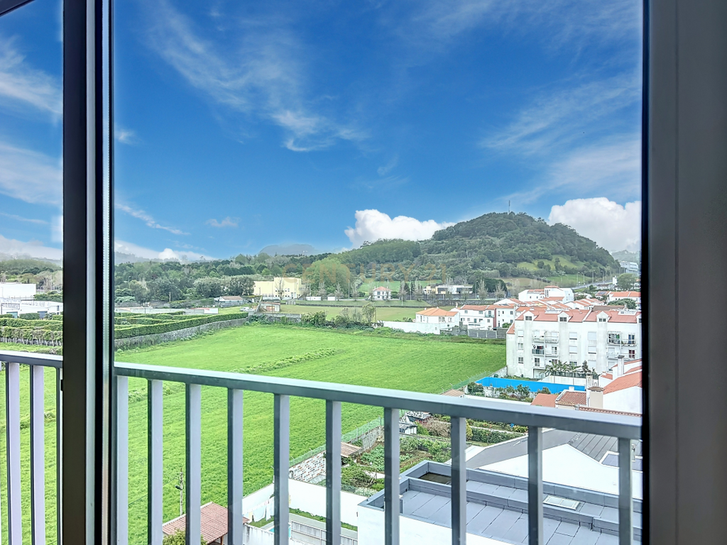 Excelente T2 com Bons Acabamentos e Acesso Rápido ao Centro Ponta Delgada! - Image 21