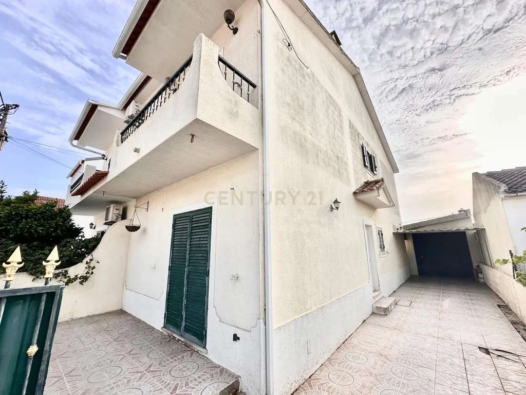 Moradia T3 - Quinta do Conde - Image 1