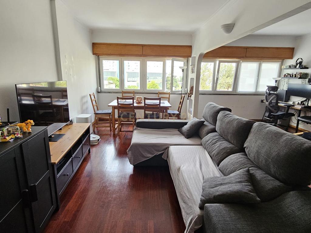 APARTAMENTO PAÇO DE ARCOS - Image 1