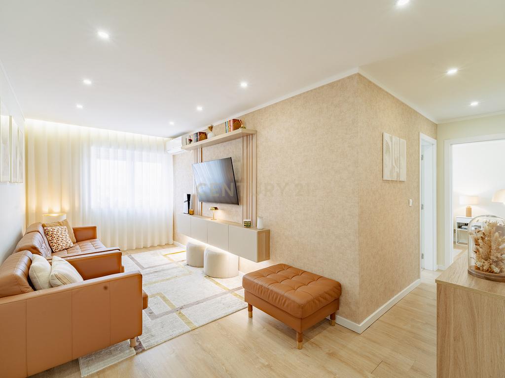 Apartamento T2 Remodelado na Torre da Marinha - Image 13