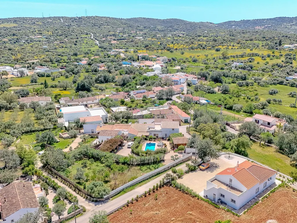 Moradia T6 | Vista Panorâmica | Piscina | Jardim | São Brás de Alportel - Image 2
