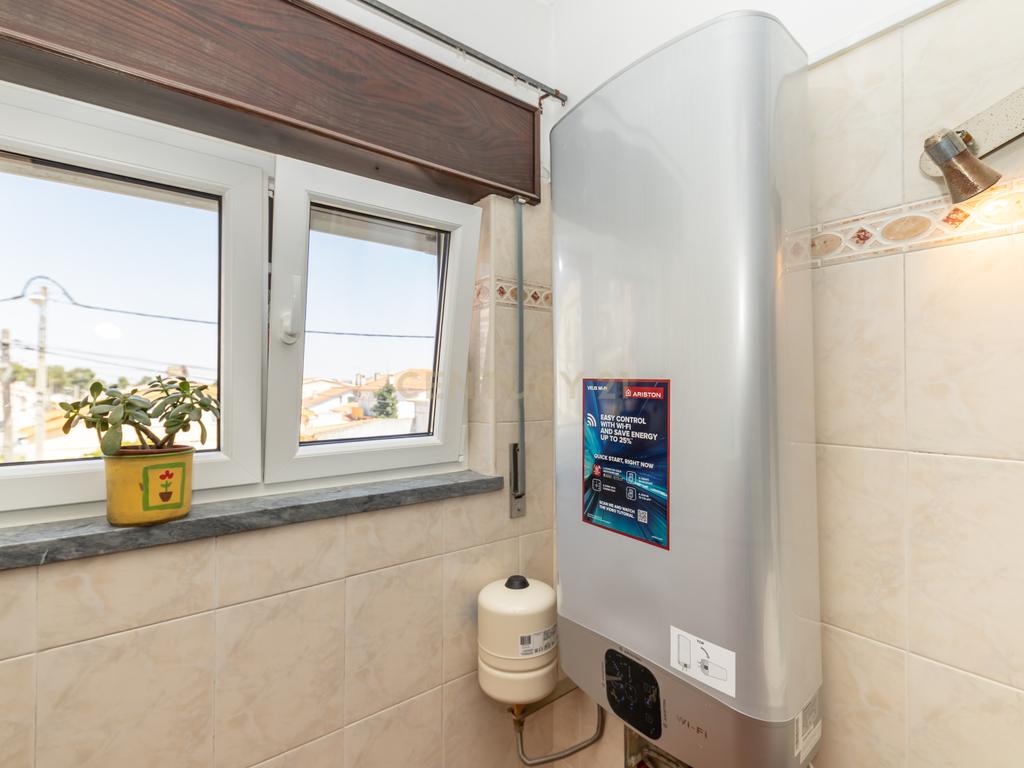 Moradia T5 no centro da Quinta do Conde – Espaço, Conforto e Localização Perfeita - Image 48