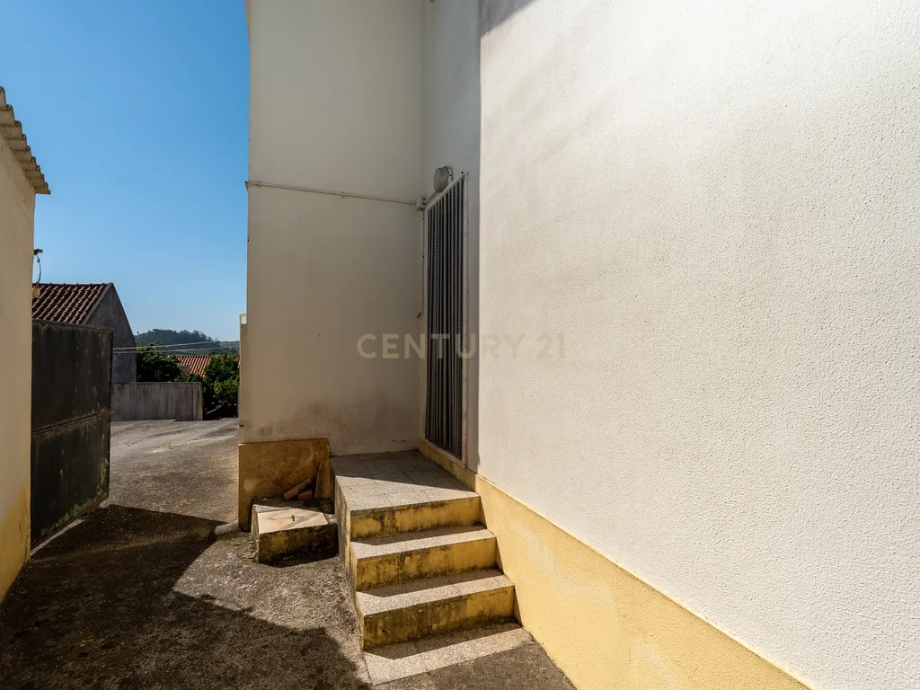 ** Excelente Moradia T3 c/ boas áreas na Ventosa - Torres Vedras ** - Image 44