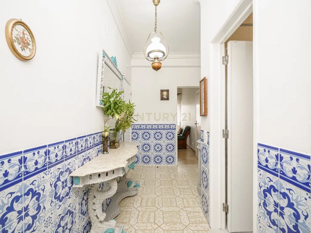 Apartamento T2 na Moita com 2 Varandas e Ponto de Carregamento para Veículos Elétricos - Image 10