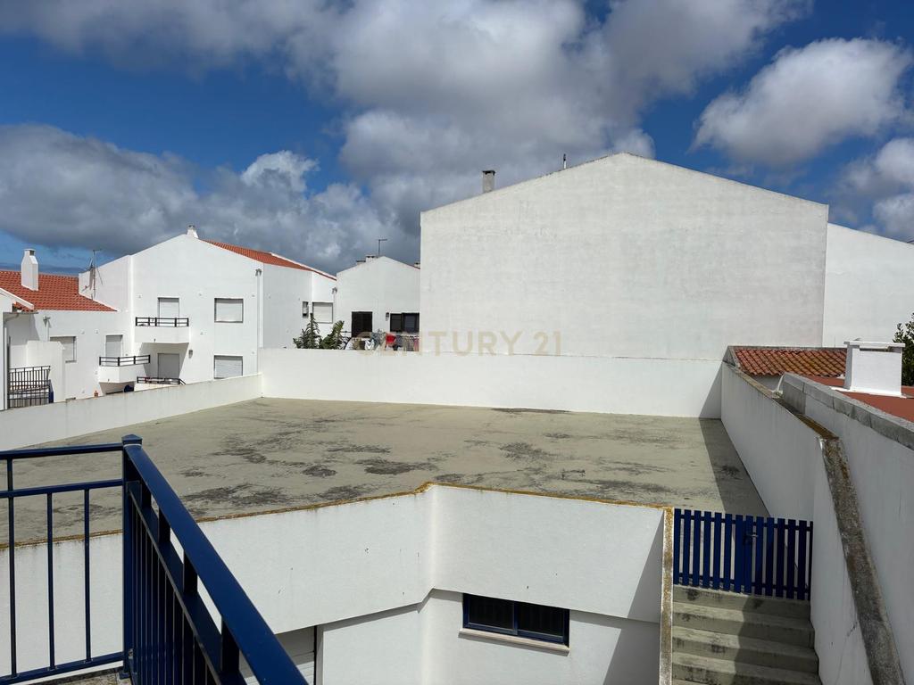 Moradia T2 + 1 em Peniche com sotão - Image 5