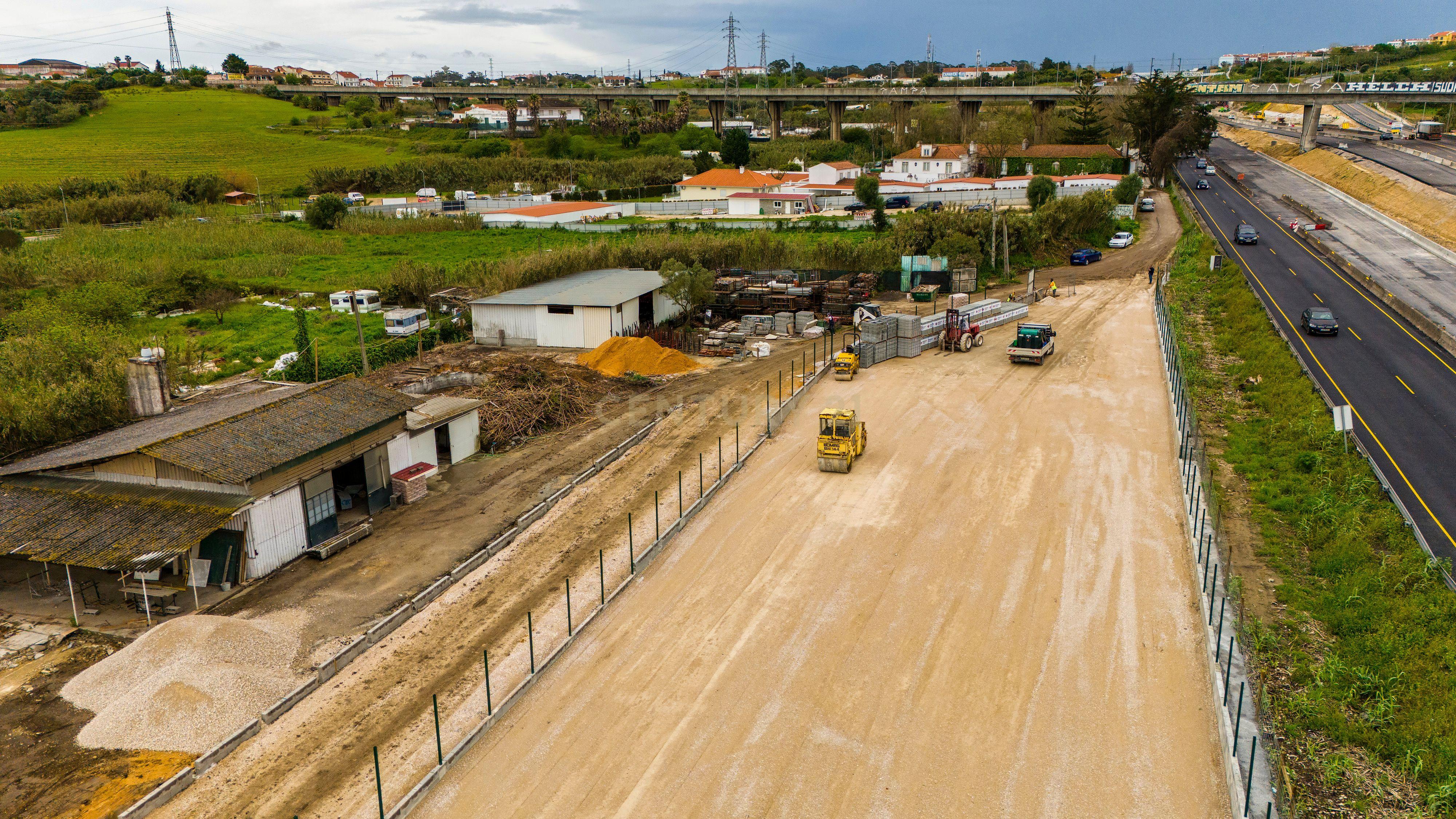 Cedência Espaço de terreno com uma área útil de 700 m² em Almada com visibilidade para a IC20. - Image 8