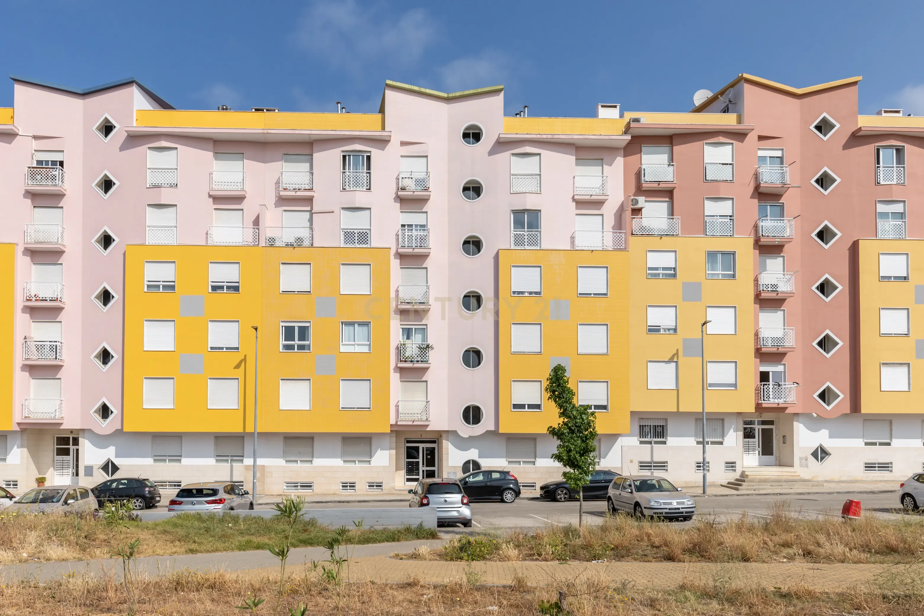 Apartamento T3 para arrendamento – Quinta da Marialva, Corroios - Image 1